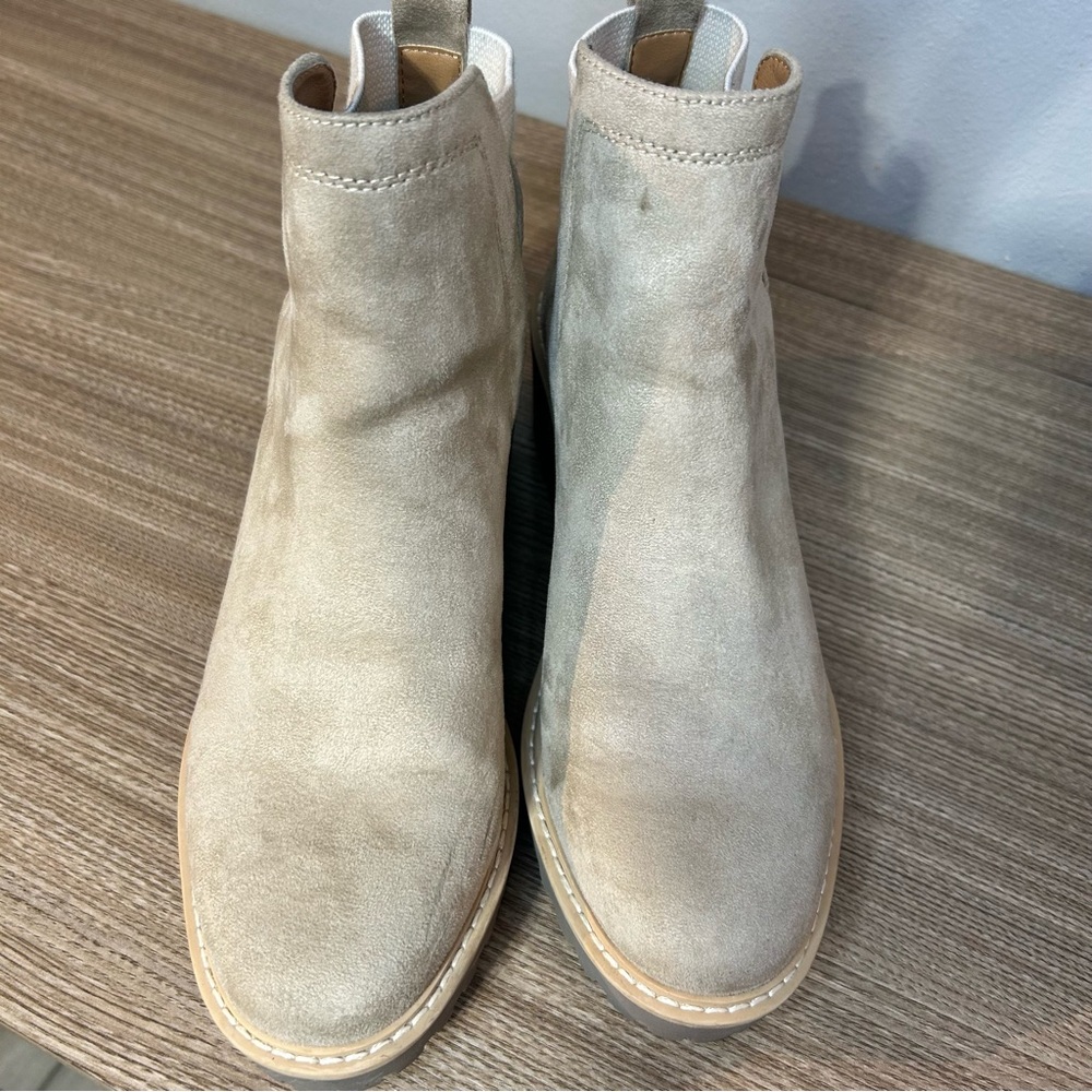 DV by Dolce Vita Tan Suede Ankle Booties Rango size 8.5 womens - Picture 2 of 9